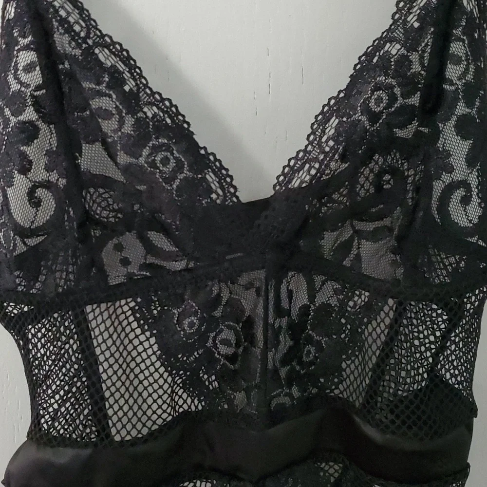 BLACK LINGERIE SIZE MEDIUM, TIE BACK, ONE PIECE lace babydoll - Picture 2 of 14